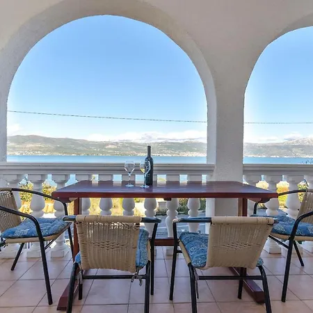 Tomislav Apartment *