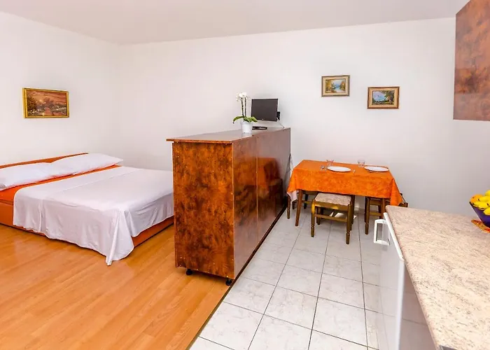 Tomislav Apartment *